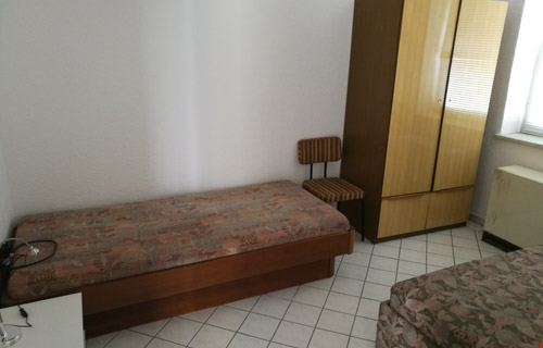 Wohn- und Schlafbereich der Monteurzimmer