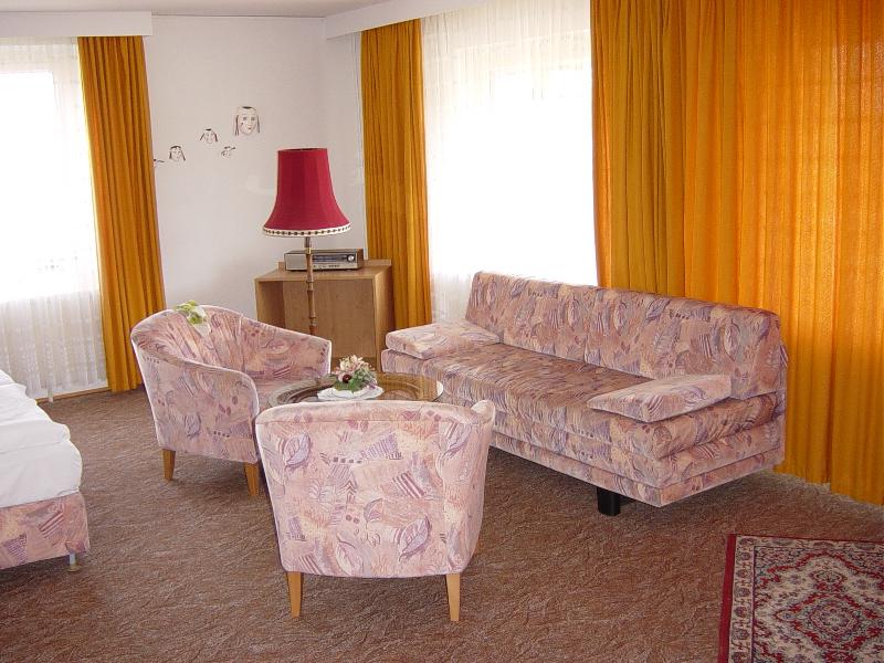 Zimmer_6.JPG Zimmer_6.JPG